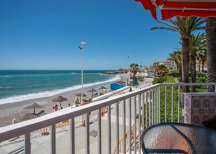 En Edificio Torresol, 1ª Linea De Playa En Nerja