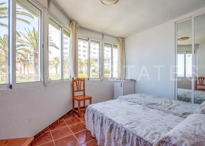 Apartamento En Edificio Torresol, 1ª Linea De Playa En Nerja
